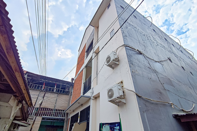 Exterior & Views 2, Homestay Cemara Bekasi Mitra RedDoorz, Bekasi