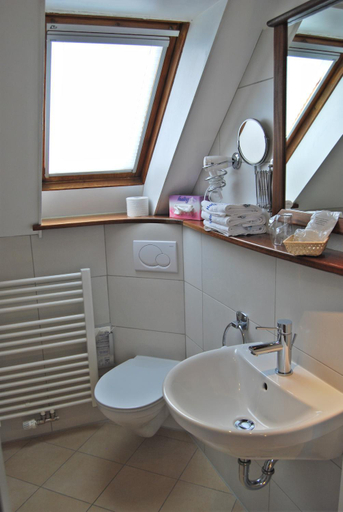Bathroom 5, Wohlfuhlhotel Horn van Diek Garni mit Schwimmbad, Wittmund