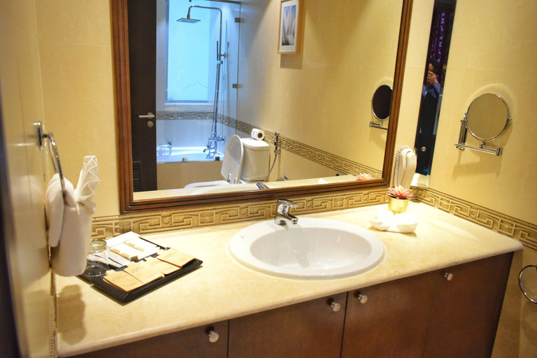 Bathroom 5, Saraya Corniche Hotel, Doha