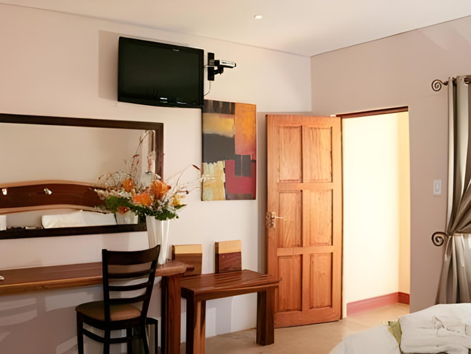 Bedroom, Cest Si Bon Hotel, Otjiwarongo