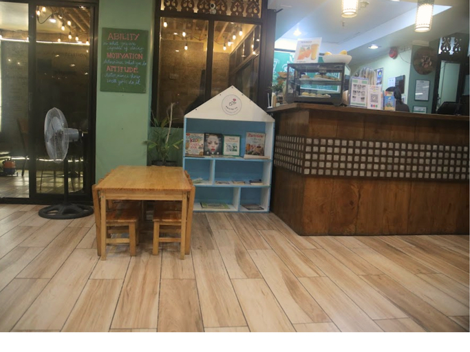 Public Area 2, Makabata Guesthouse & Cafe , Manila City