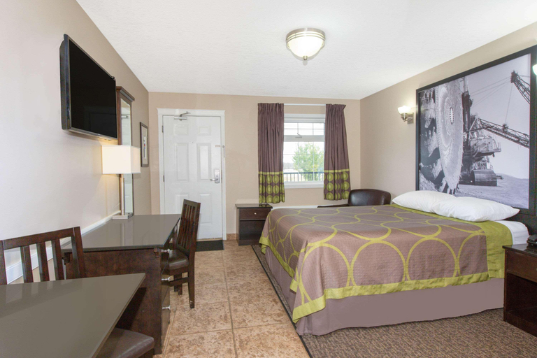 Bedroom 3, Super 8 By Wyndham Fort Mcmurray, Division No. 16