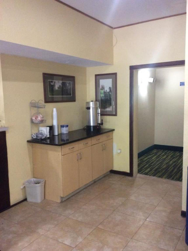 Public Area 3, Rodeway Inn Whitehall, Muskegon