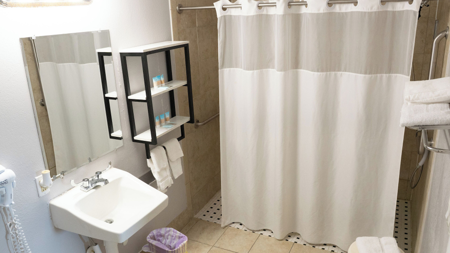 Bathroom 3, Atlantic Shores Inn and Suites, Accomack