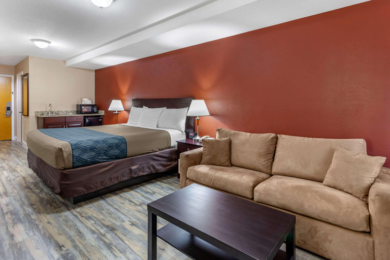 Bedroom 3, Econo Lodge Inn & Suites Old Saybrook - Westbrook, Middlesex