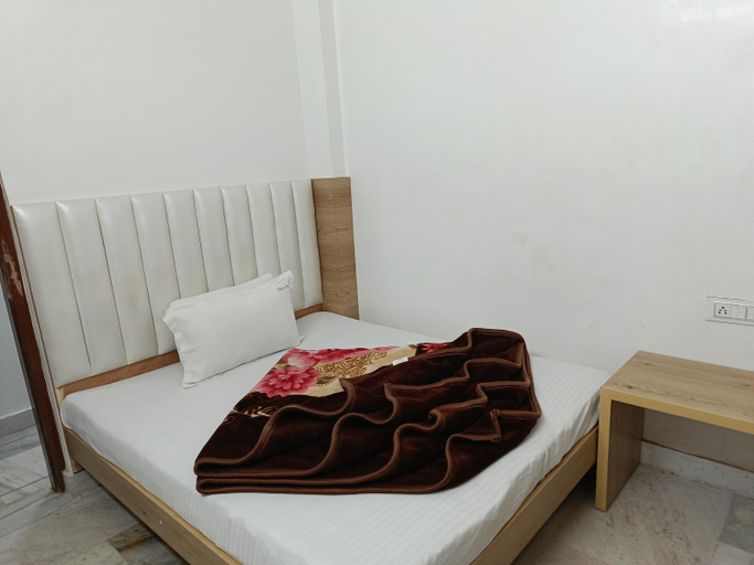 Bedroom 3, Hotel Leo, Delhi