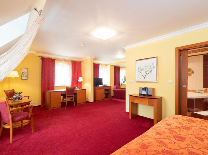 Bedroom 3, Hotel Ceska Koruna, Děčín