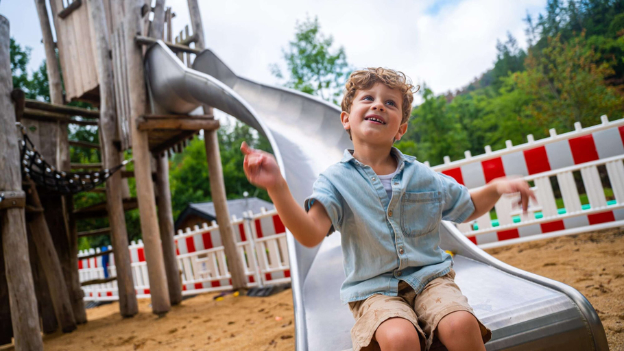 Children's area 2, Modern Chalet With Dishwasher, in a Holiday Park, in a Natural Environment, Clervaux