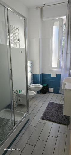 Bathroom 2, Orchidea, Bologna