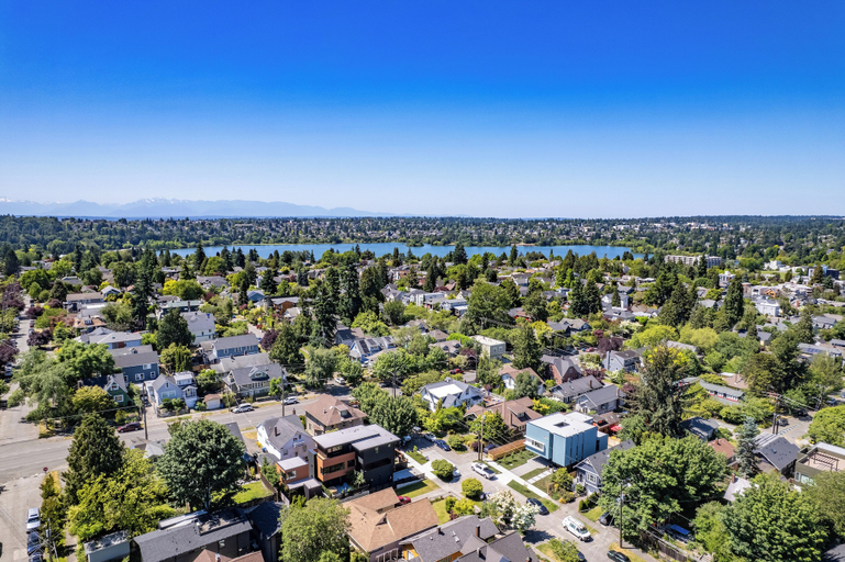 Others 3, Secret Hideaway - New Custom Built Home, Seattle