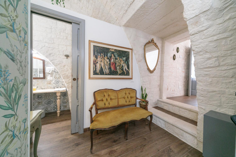 Others 5, Opera B&B, Bari