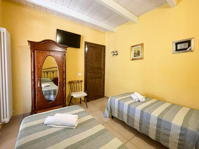 Room 2, Belvilla by OYO Beethoven, Pesaro E Urbino