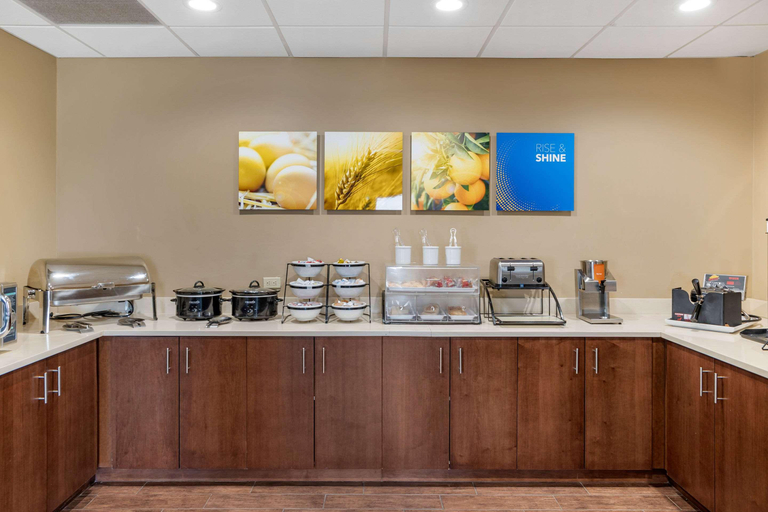 Food & Drinks 5, Comfort Inn & Suites Augusta, Butler