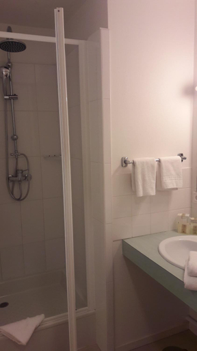 Bathroom 3, Logis L'Auberge Bourbonnaise - Vichy sud, Allier