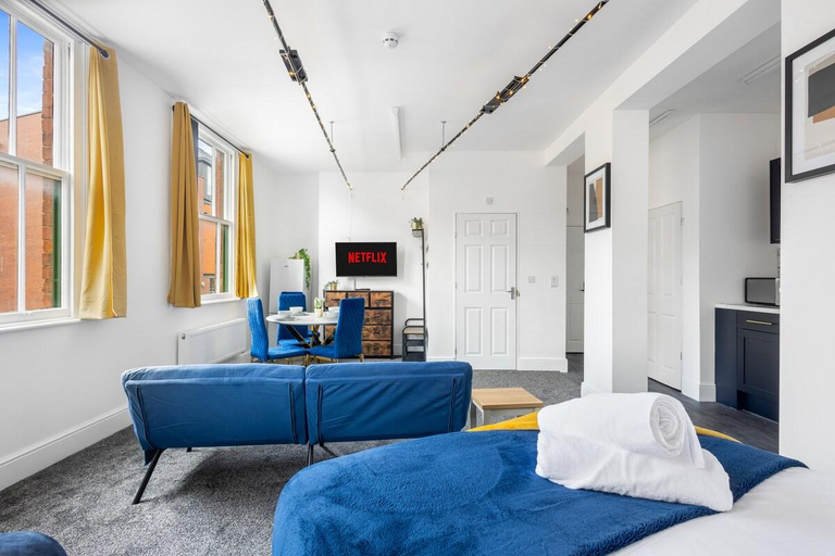 Bedroom 2, Stylish Studio Retreat in Birmingham City Centre, Birmingham