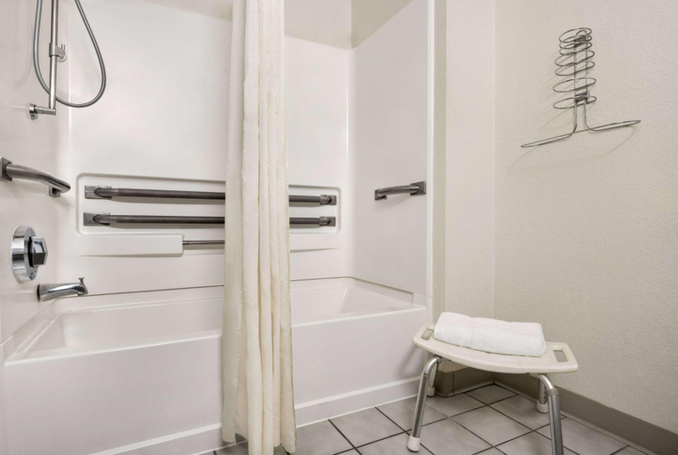 Bathroom 5, Super 8 by Wyndham Maysville KY, Mason