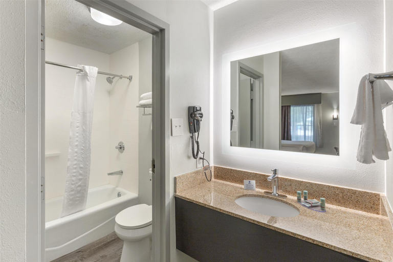 Bathroom 4, Best Western Hickory, Catawba