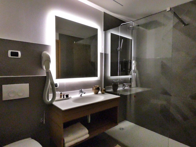 Bathroom 4, Hotel Cristallo, Trento
