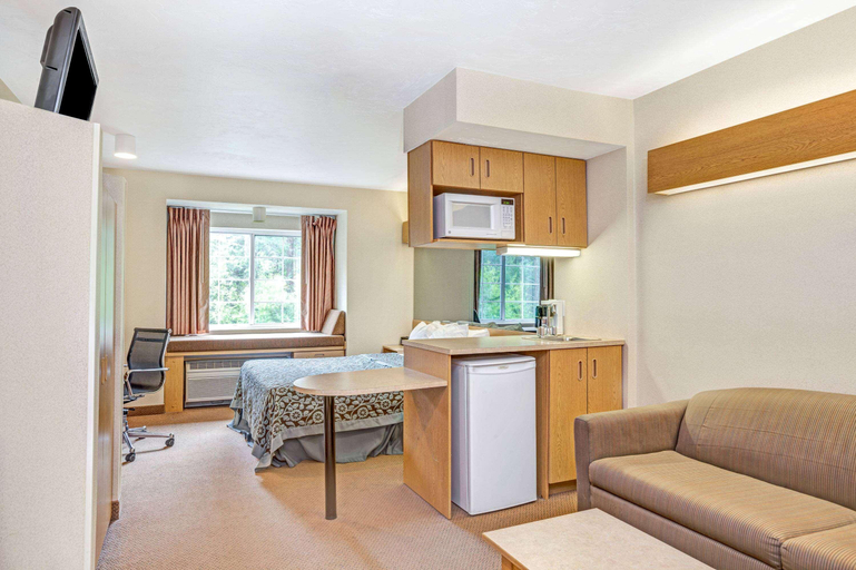 Bedroom 3, Days Inn by Wyndham Sturbridge, Worcester