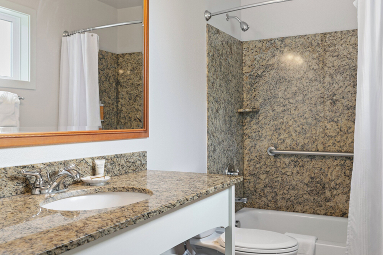 Bathroom 4, Tolovana Inn, Clatsop