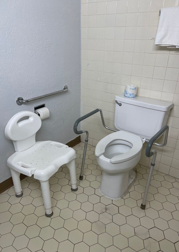 Bathroom 4, Motel 6 Sallisaw, OK, Sequoyah