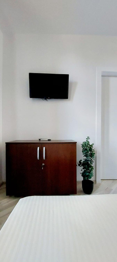 Others 3, Casa ELENIS, Tuzla