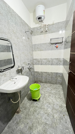 Bathroom, Hotel Kashi Vaas, Varanasi