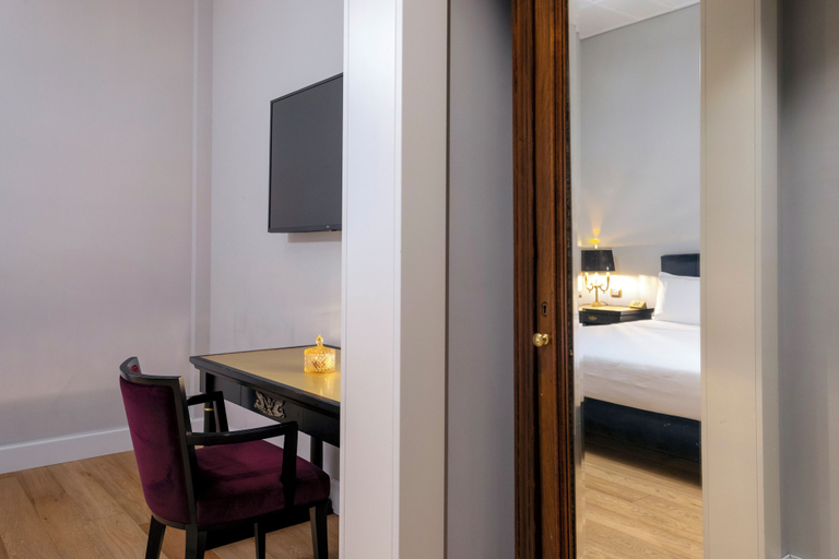 Bedroom 2, Grand Hotel et des Palmes, Palermo