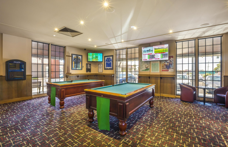 Food & Drinks 5, Nightcap at Sylvania Hotel, Hume - Broadmeadows