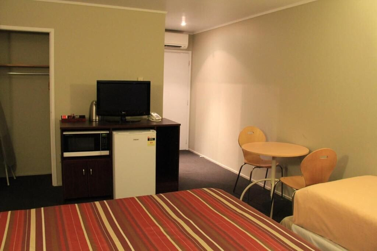 Room 2, Sai Motel, Waitakere
