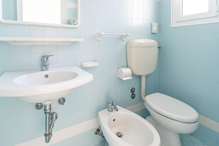 Bathroom 5, B&B HOTEL LUCCIOLA, Rimini