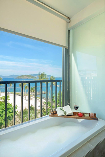 Bathroom 3, Cozy Front Beach House wid Private Beach, Nha Trang