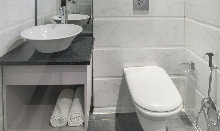 Bathroom 4, Treebo Iffco Chowk, Gurgaon