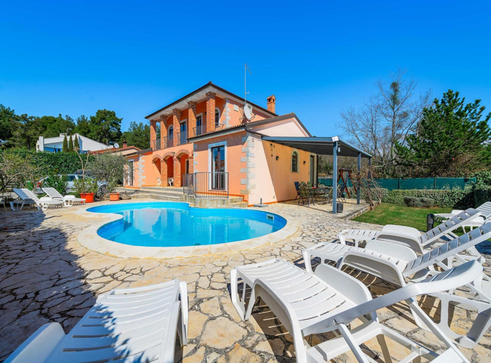 Pool 3, Villa in Visnjan With Private Heated Pool, Višnjan