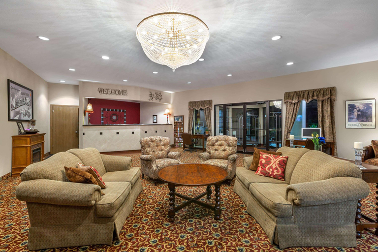 Public Area, Super 8 by Wyndham Eureka Springs, Carroll