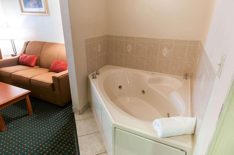 Bathroom 5, Comfort Inn & Suites Near Pocono Mountains, Monroe