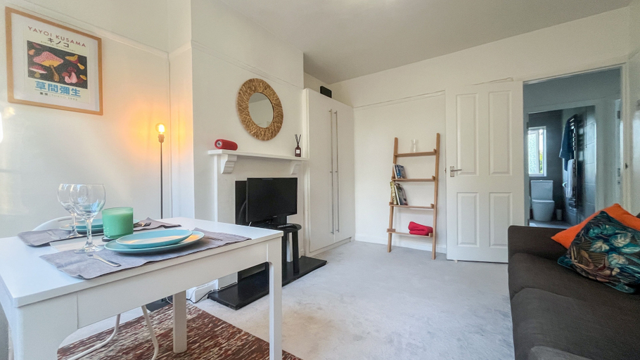 Others 4, Modern 1 Bedroom Apt In Maidenhead Nr River Thames, Buckinghamshire