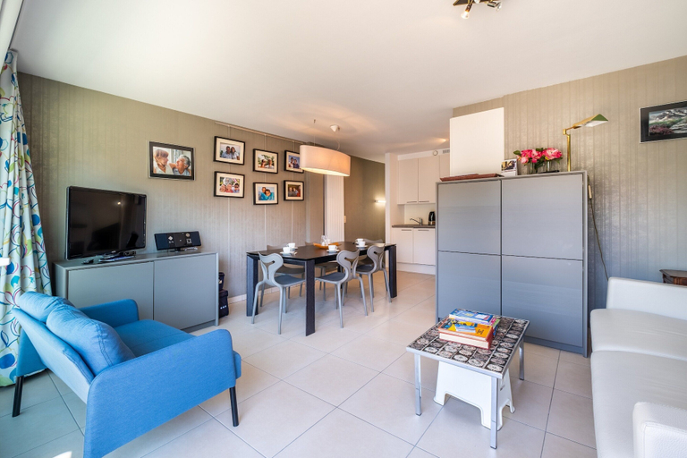 Living room 5, Duplex Near Zeedijk & Center With Sunny Balcony, West-Vlaanderen