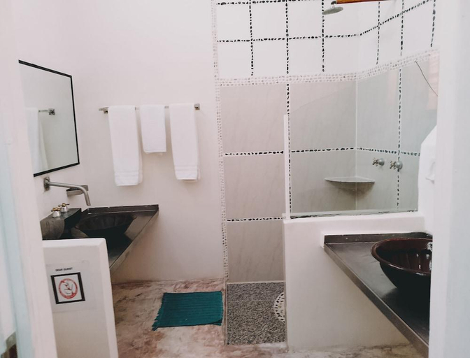 Bathroom 3, Maria's Kan Kin, Isla Mujeres