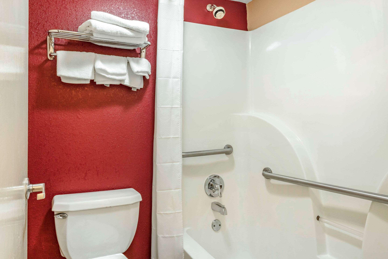 Bathroom 4, Rodeway Inn Prattville I-65, Elmore