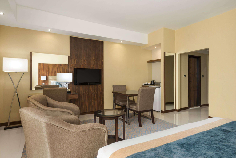 Bedroom 4, Howard Johnson by Wyndham Abu Dhabi, Abu Dhabi City