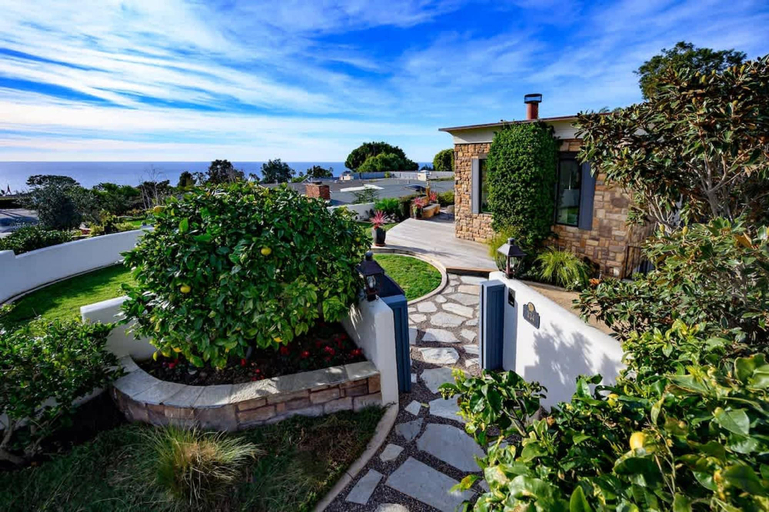 Room 4, Luxury Ocean View Escape Elegant 4BR Del Mar Home, San Diego