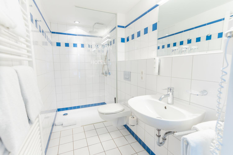 Bathroom 3, Bodensee Yachthotel Schattmaier, Bodenseekreis