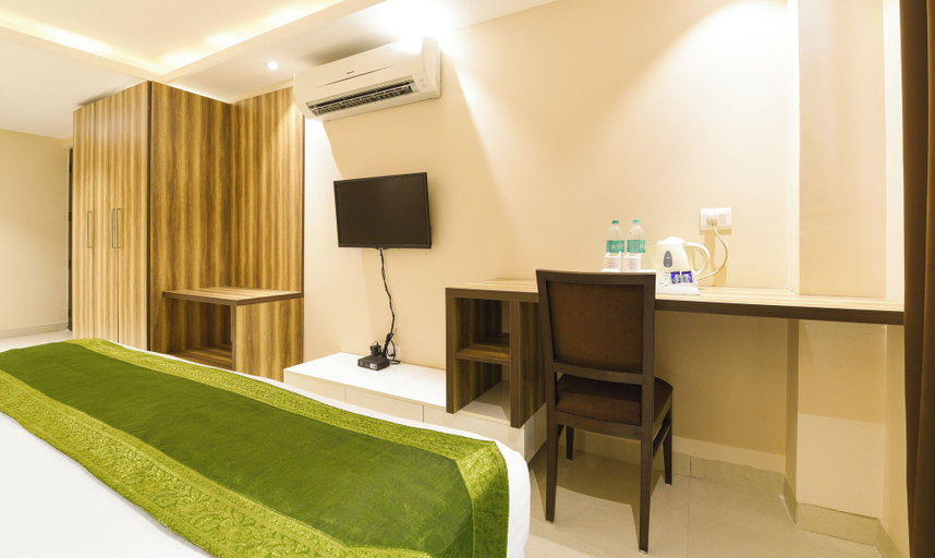 Bedroom 3, Treebo Iffco Chowk, Gurgaon