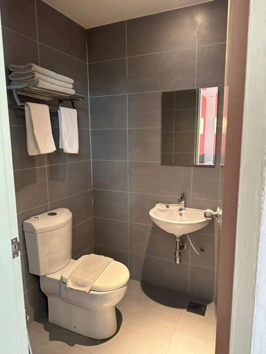 Bathroom 7