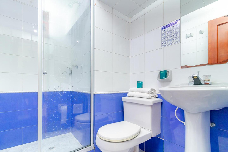 Bathroom 4, Hotel La Antigua, Tunja