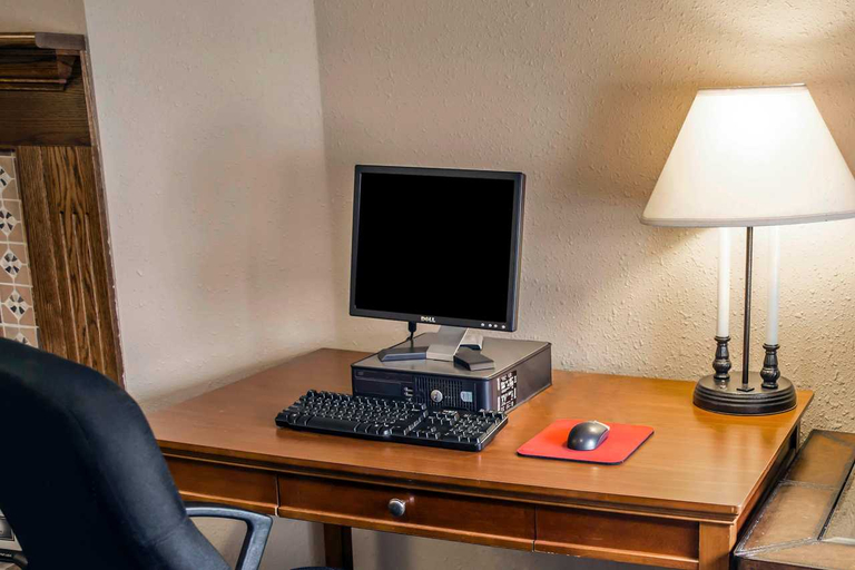 Bedroom 5, Quality Inn & Suites, Mc Kean