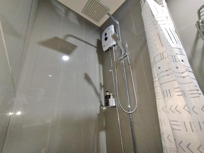 Bathroom 4, Air Residence 1BR Condo with City View, Makati City