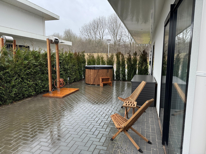Spa treatment 4, 16p Spacious Villa on the Water in Zeewolde, Zeewolde