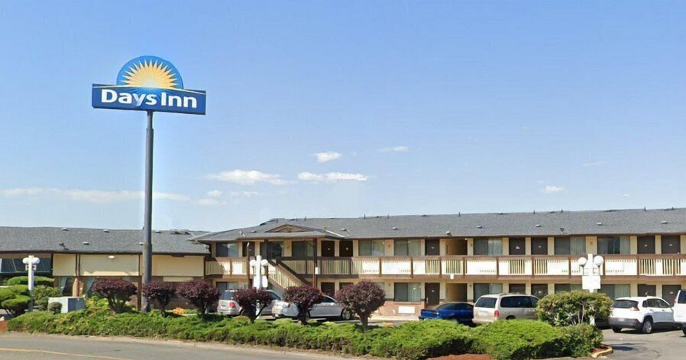 Exterior & Views 2, Days Inn by Wyndham Auburn, King